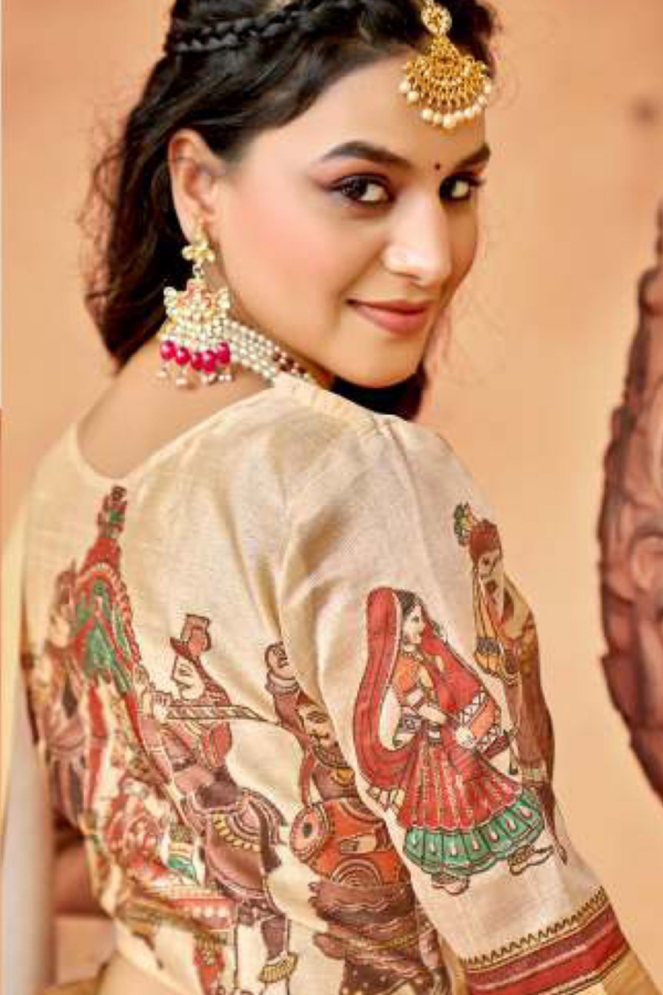 Digital Print Work  Trendy Saree In Cream - Image 3